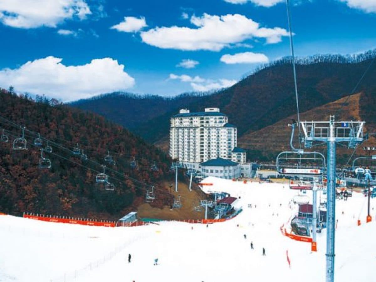 Elysian Gangchon Resort in South Korea - a ski slope with people skiing down it.