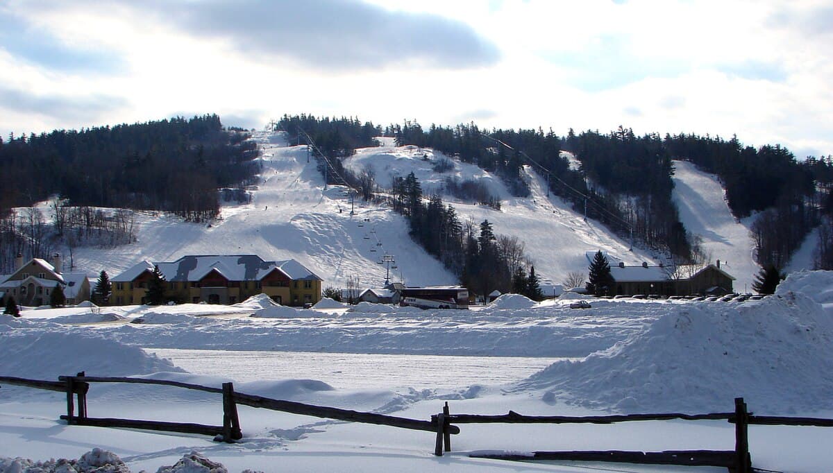 Calabogie Peaks in Canada - a snow covered ski slope with houses in the background.