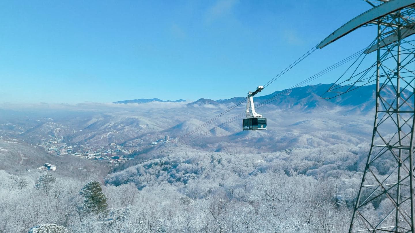 Ober Mountain in USA - a ski lift going up the mountain.