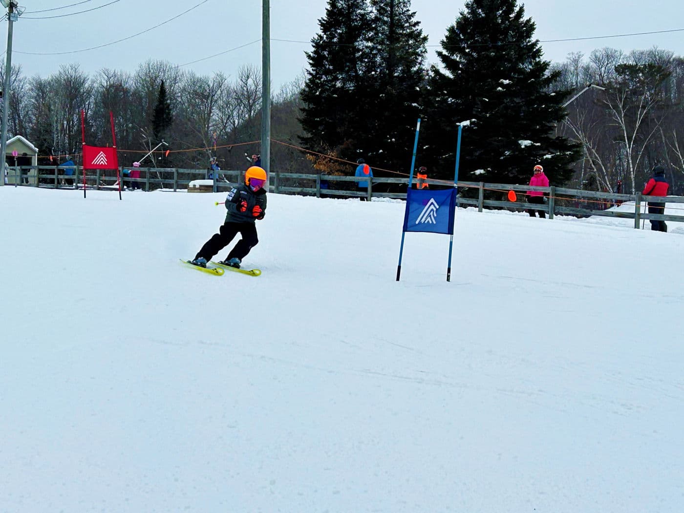 Sommet Gabriel in Canada - a person on a snowboard in the snow.