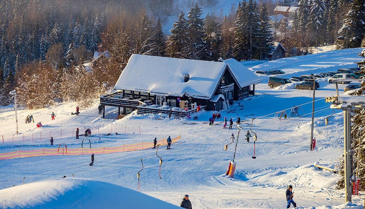 Valdres Alpinsenter in Norway: a ski resort surrounded by snow covered trees.