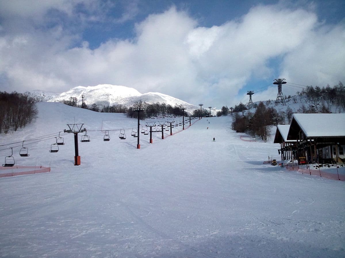 Pilatus Tateshina in Japan - a snow covered ski slope.