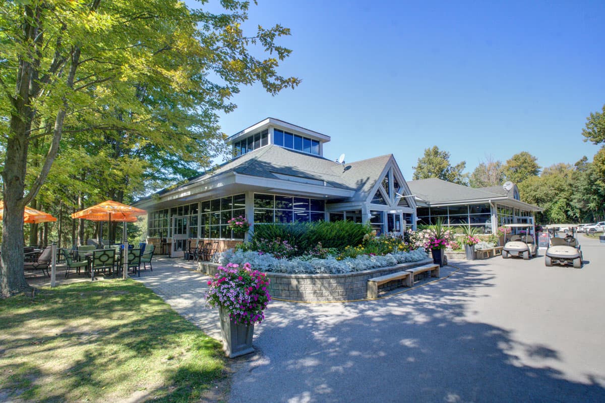 Uplands Ski Centre in Canada: the building is white in color.