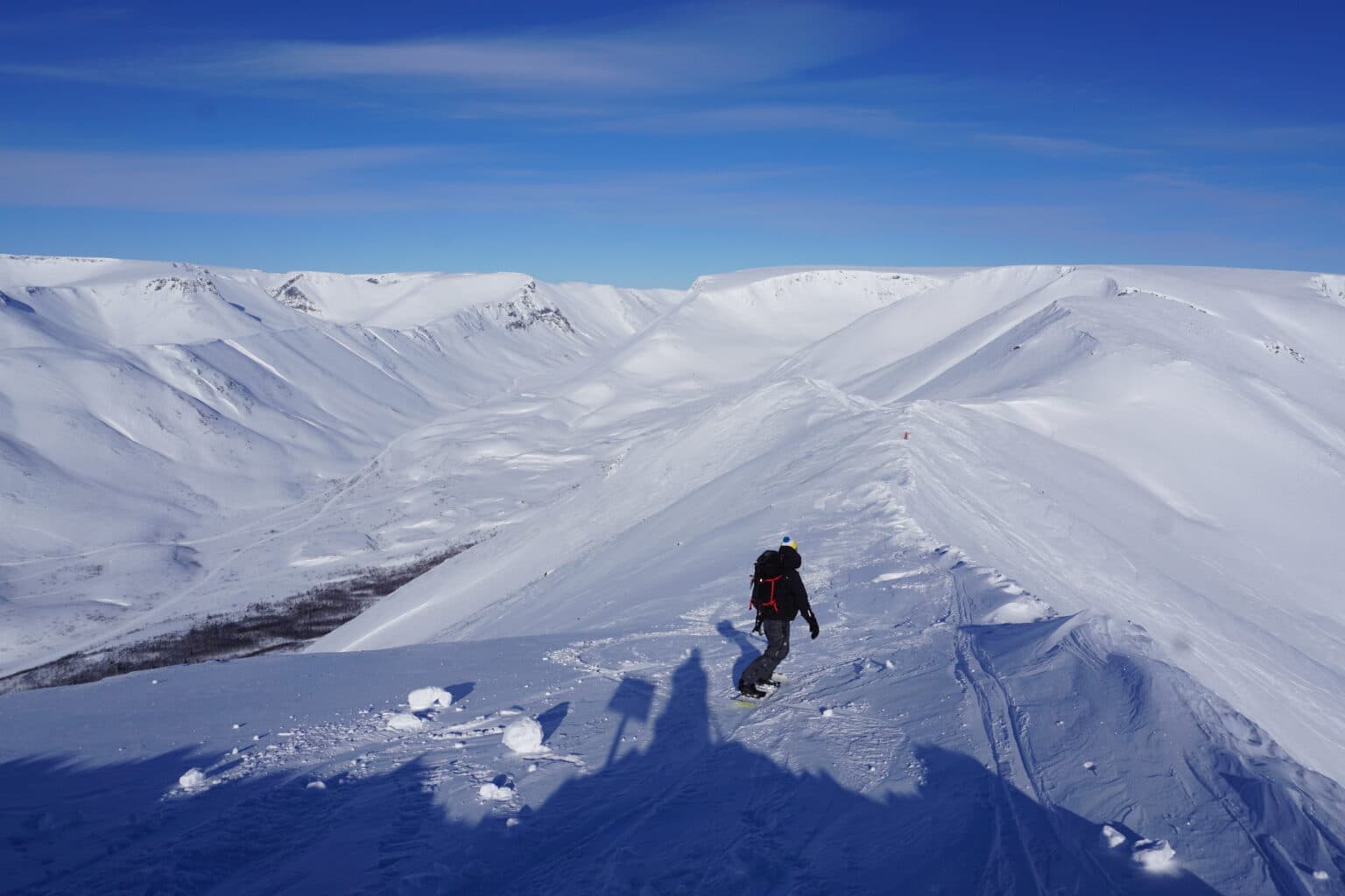 Kukisvumchorr in Russia - a person on a snowboard on a mountain.