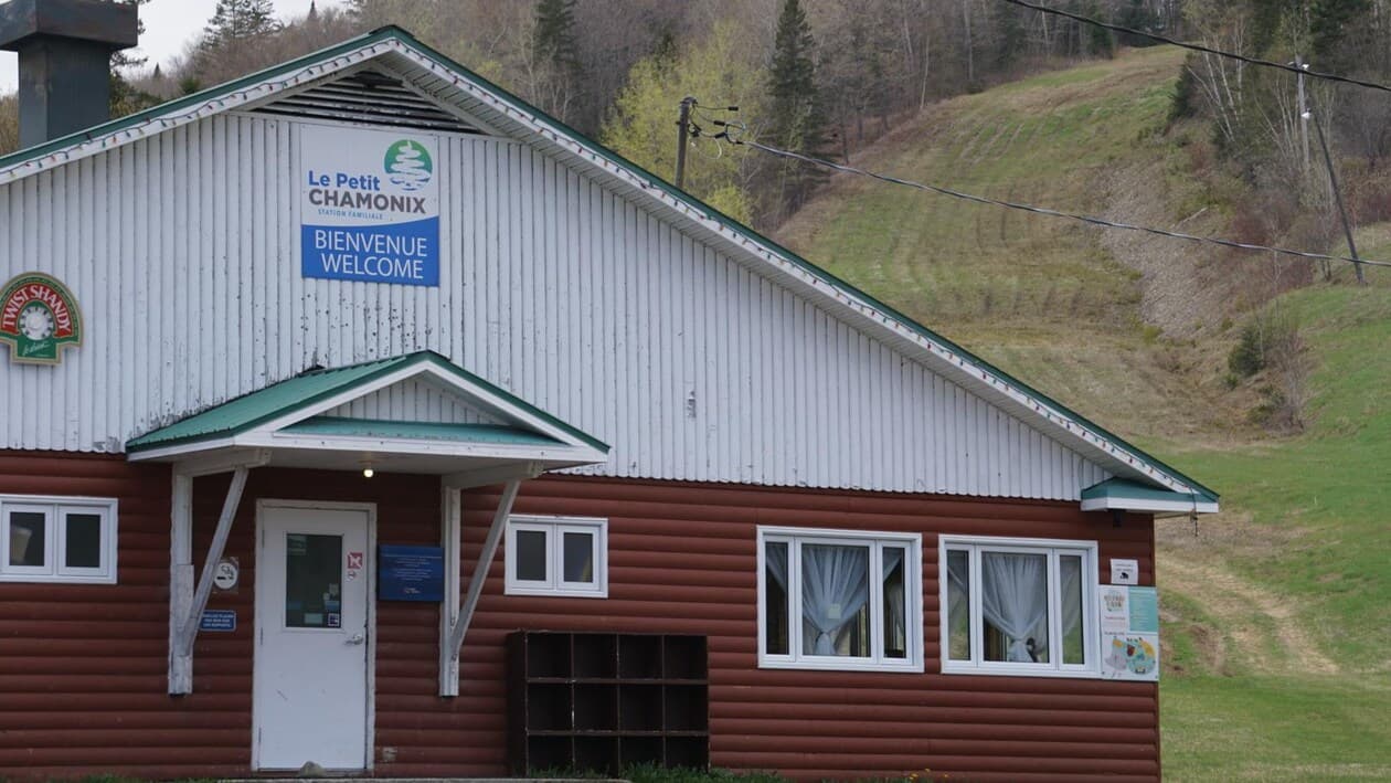 Le Petit Chamonix in Canada: a small building with a sign on the front.