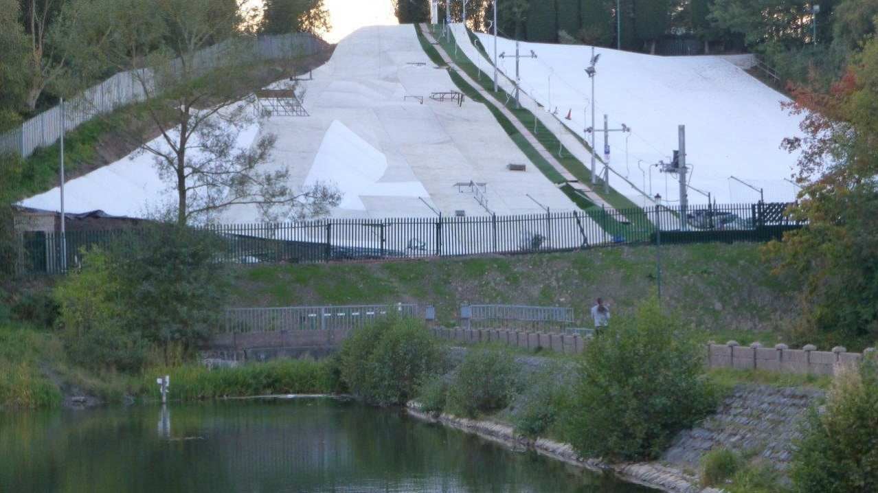 Kidsgrove Ski Centre resort background