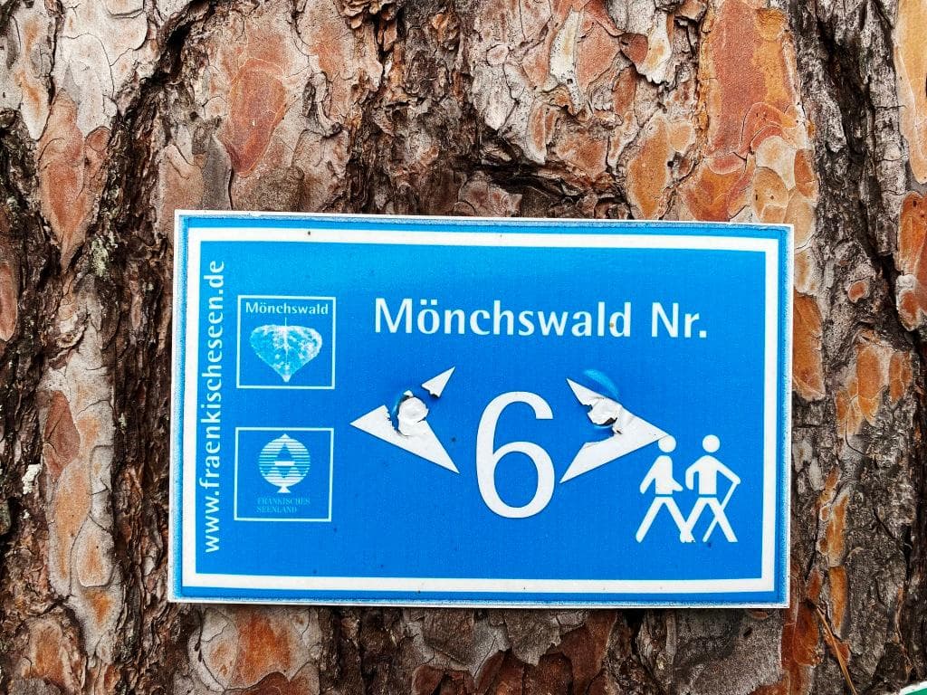 Mönchswald – Mitteleschenbach in Germany - a blue sign on a tree.