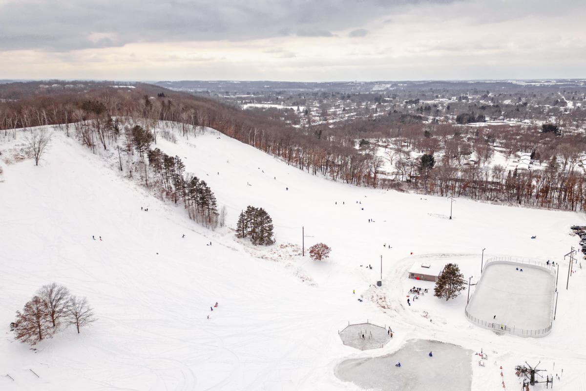Pinehurst Park – Eau Claire in USA - the snow is white in color.