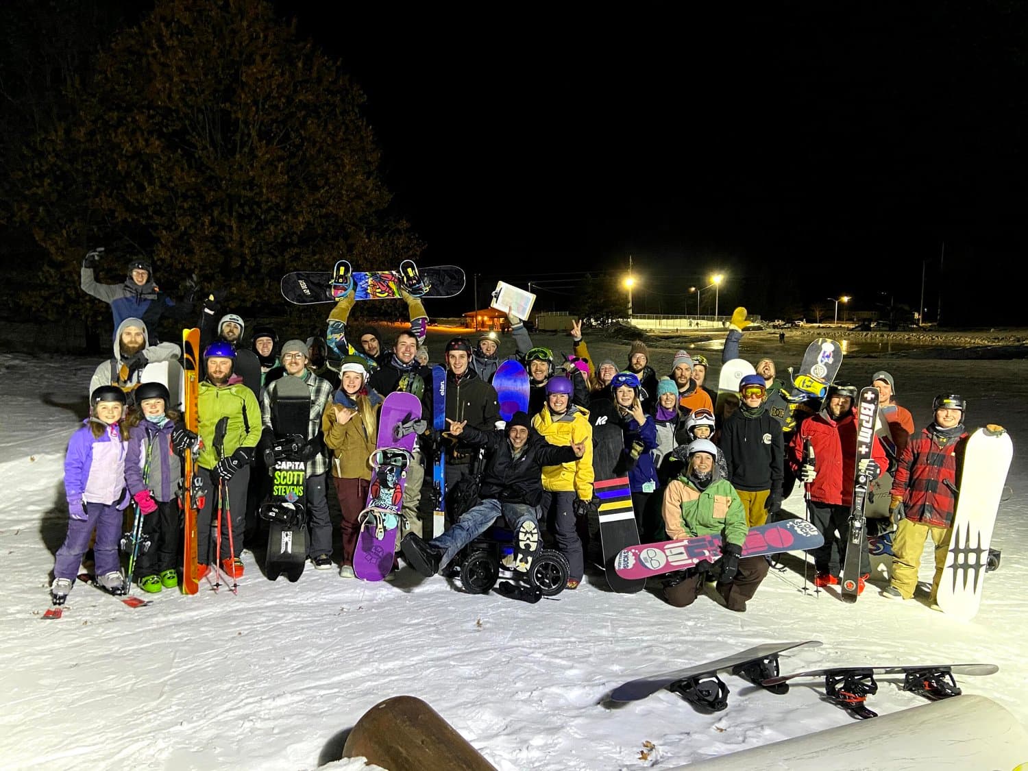 Pinehurst Park – Eau Claire in USA - a group of snowboarders posing for a picture.