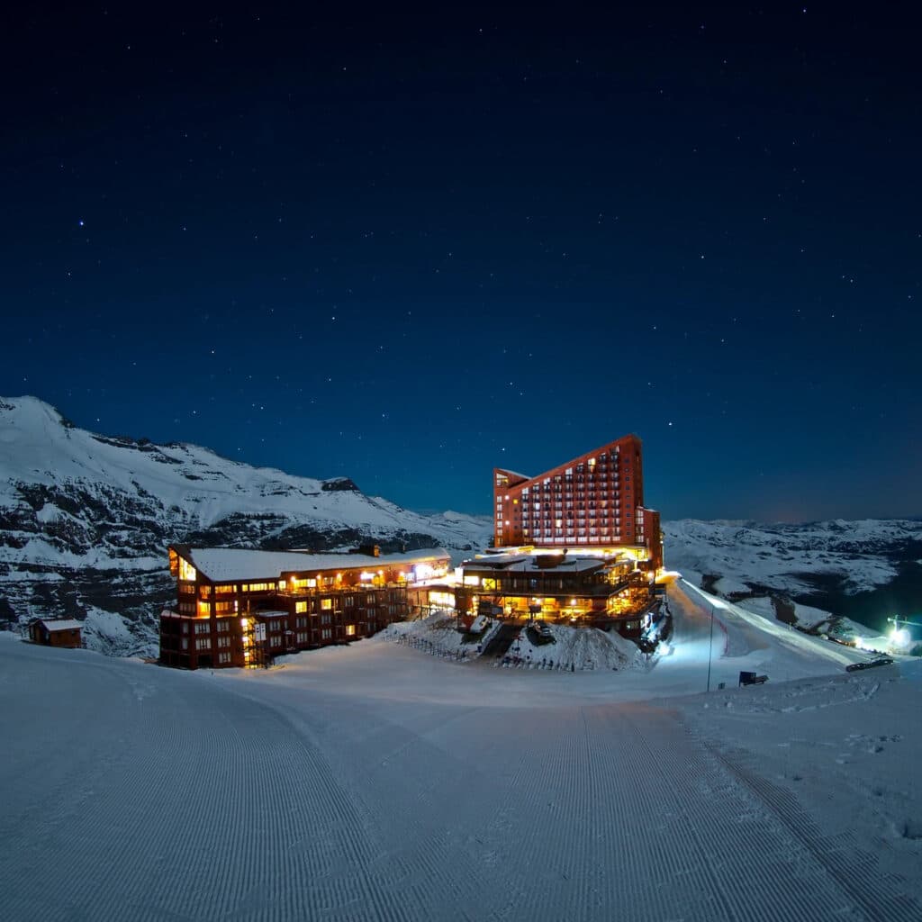Arizona Snowbowl in USA: a hotel in the snow at night.