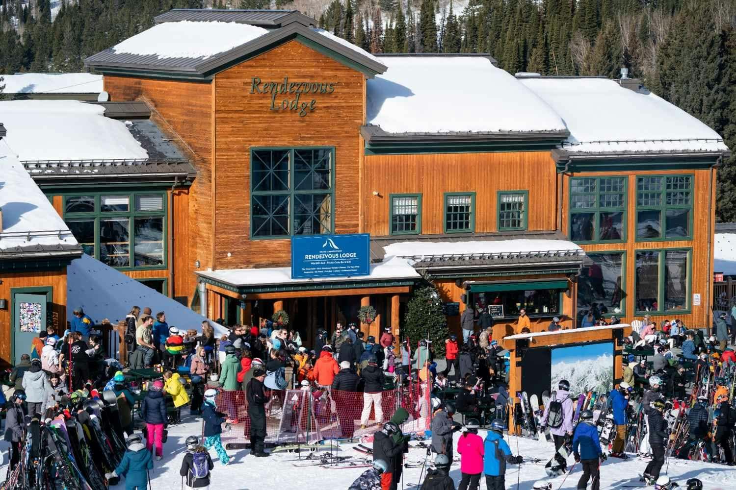 Grand Targhee in USA: a group of people standing in front of a building.