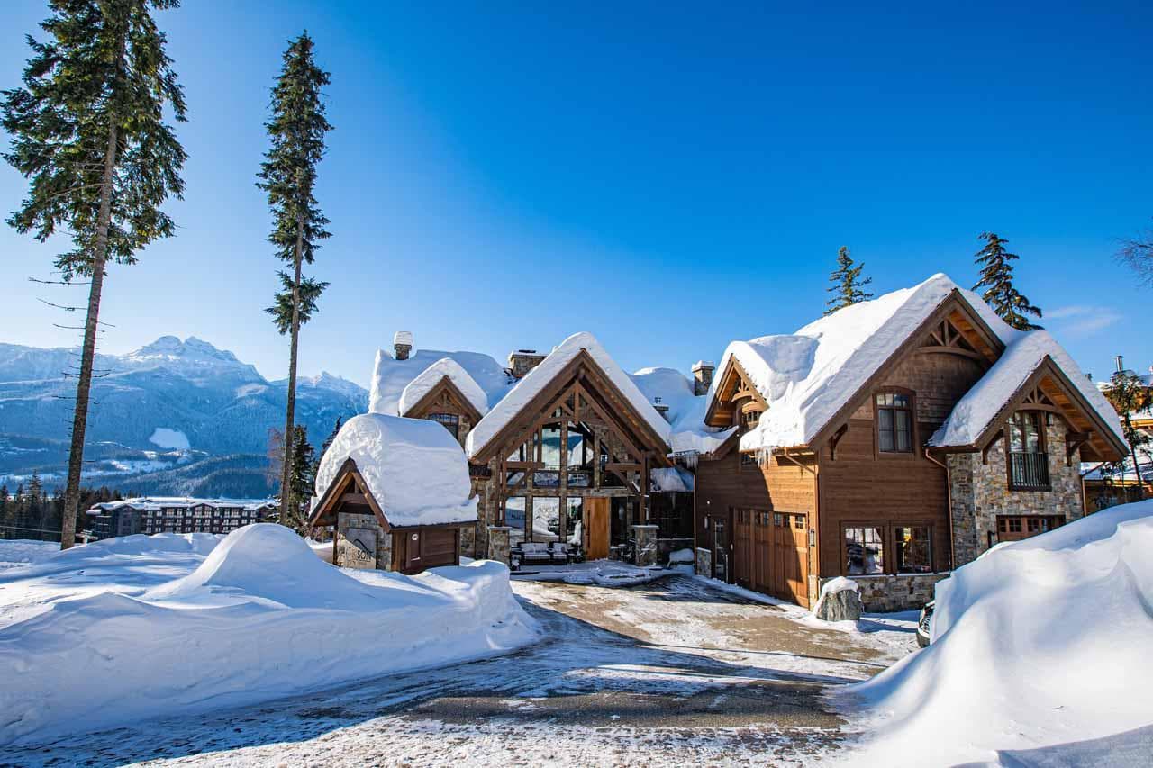 Pantheon in Canada - snow on the ground.