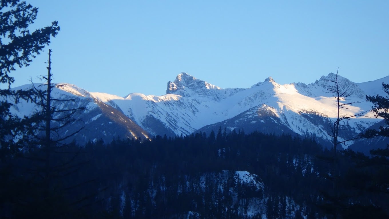 Tyax Heliskiing resort background