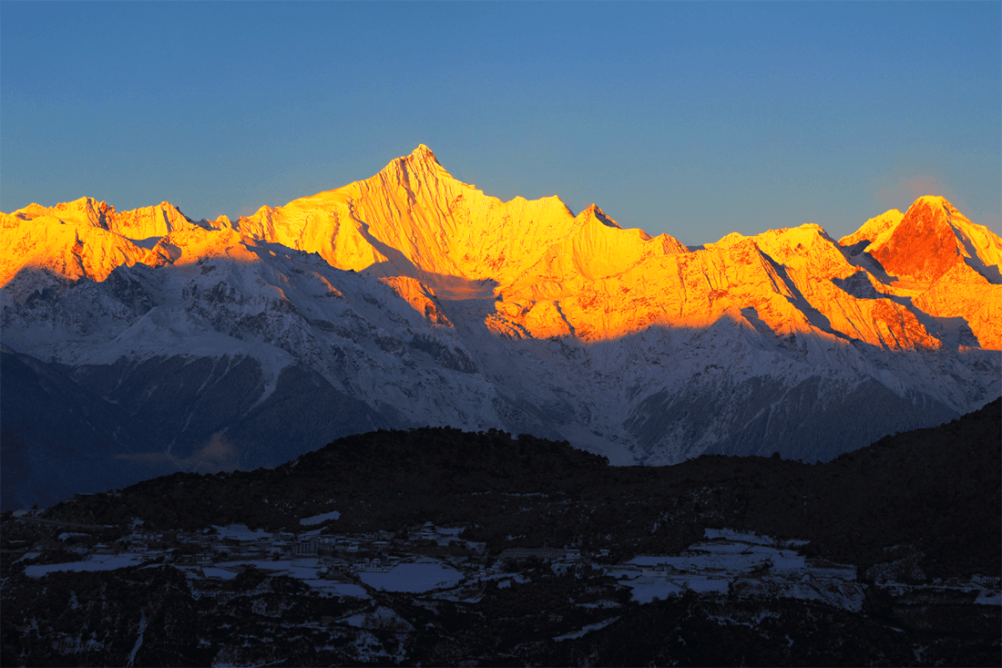 Kunming Bonski in China - a view of a mountain range at sunset.