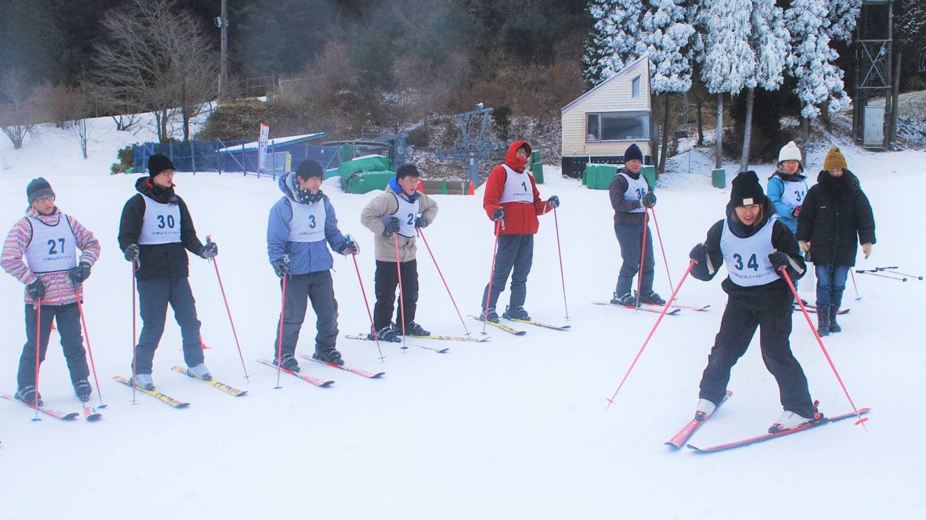Snova Kobe Free-ku – Kobe in Japan - a group of people skiing down a snowy hill.