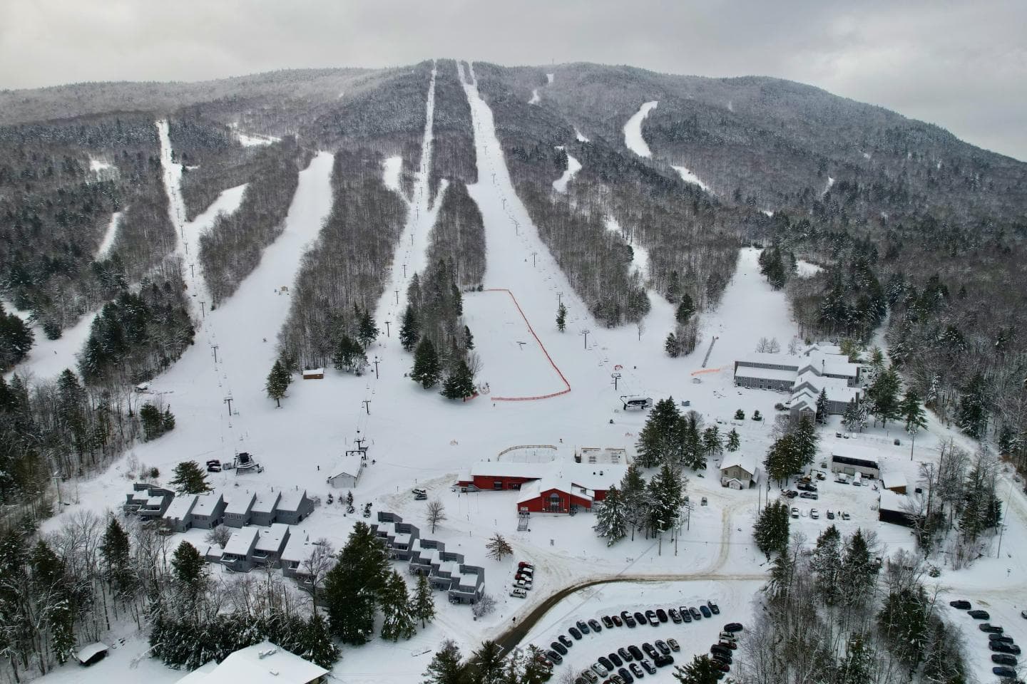 Magic Mountain in USA: a ski resort surrounded by trees and snow.